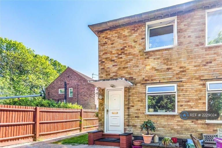 2 bedroom flat in Croft Close, Chislehurst, BR7 (2 bed) (#2229024)