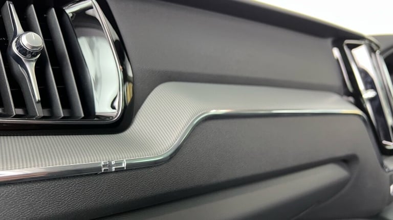 2022 Volvo XC60 2.0 B5P R DESIGN 5dr AWD Geartronic ESTATE PETROL Automatic