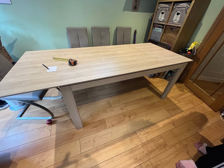 Wood extending dining table with 6 chairs