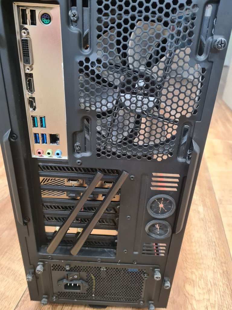 Gaming PC: Geforce RTX 3070, Ryzen 7 3800X, 32Gb RAM
