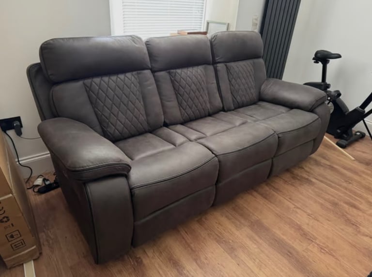 Three seater electric recliner sofa 