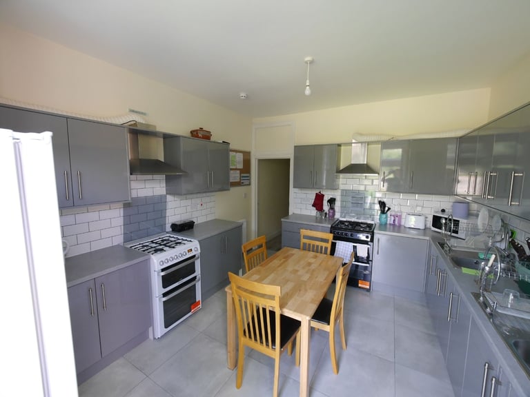 Double En-Suite Room to rent in Hounslow Central
