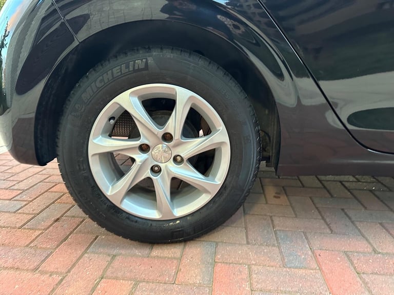 2016 Peugeot 208 1.2 PureTech Active Euro 6 5dr HATCHBACK Petrol Manual