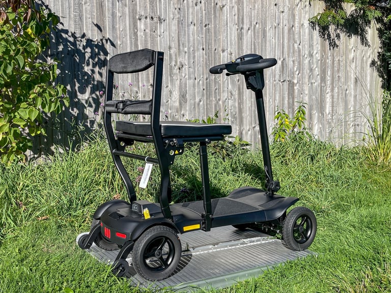 Pride GoGo MG2 Ultra Light FOLDING MOBILITY SCOOTER 14.7KG AIRLINE SAFE was £2495
