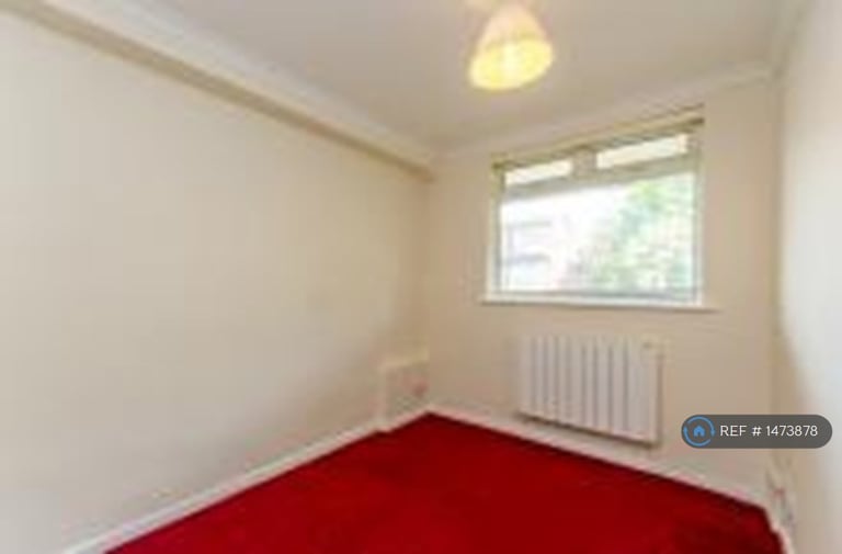 4 bedroom flat in Stoughton Close, London, SW15 (4 bed) (#1473878)