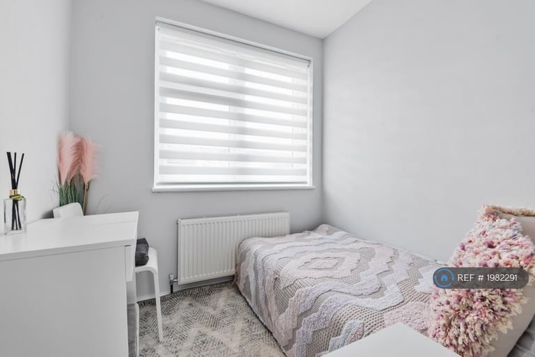 3 bedroom house in Richards Avenue, Romford, RM7 (3 bed) (#1982291)