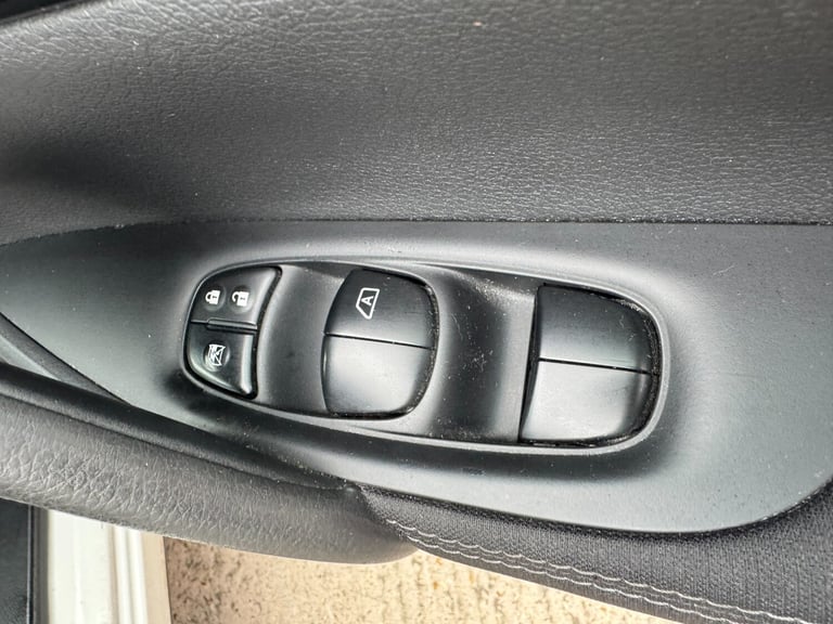 2017 Nissan Qashqai 1.2 DIG-T N-Connecta SUV 5dr Petrol XTRON 2WD Euro 6 (s/s)