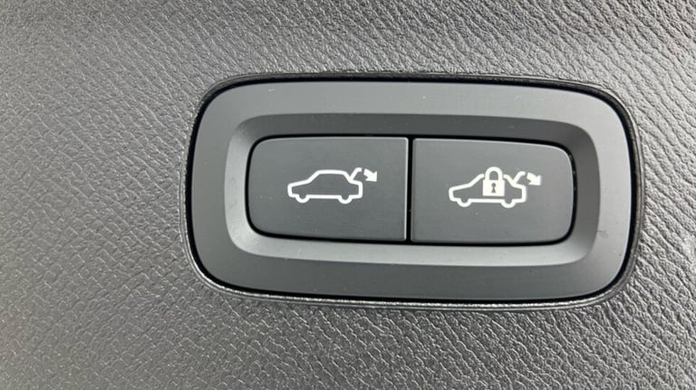 2025 Volvo XC90 Ultra, T8 AWD Plug-in hybrid, Dark, 7 Seats (BLIS, Panoramic Sunroof) Estate Petr...