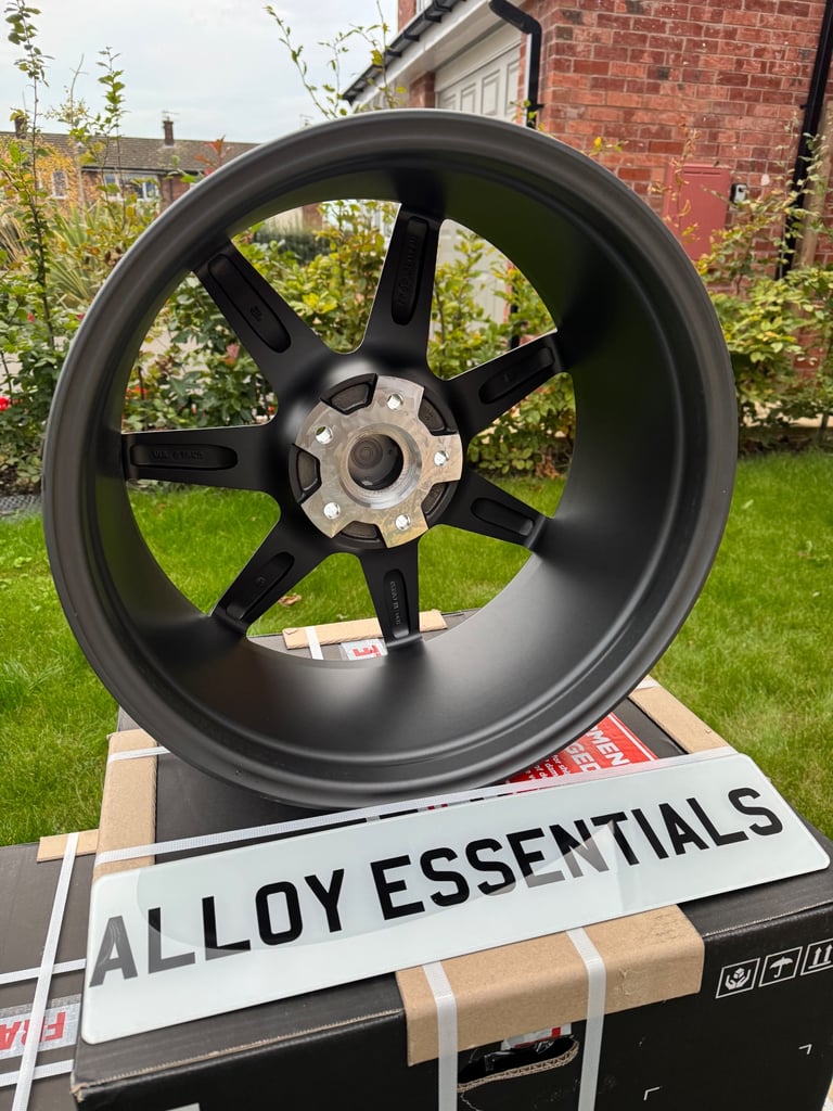 19” Riviera RV177 Alloy Wheels in Gunmetal - VW Transporter, BMW 1 Series, 3 Series etc