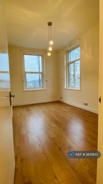 image for 2 bedroom house in Green Lanes, London, N4 (2 bed) (#2651830)
