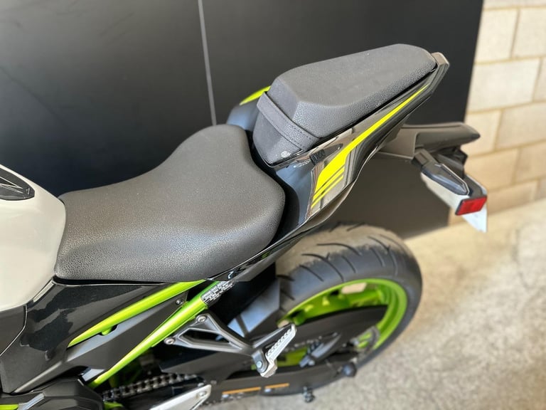 STUNNING ONE OWNER 2021/21 KAWASAKI Z900 MOTORCYCLE 