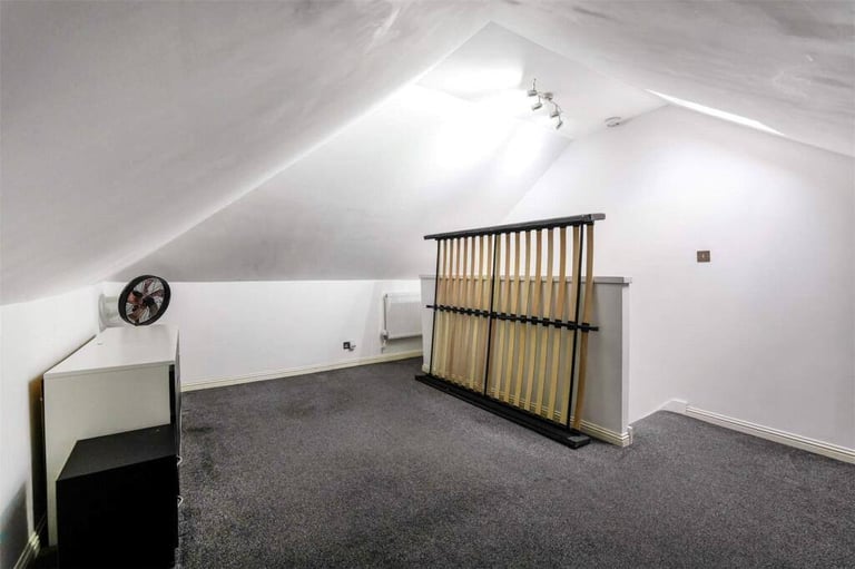 🖤✨Whitechapel Lifestyle: Spacious Double Room Availble Now!