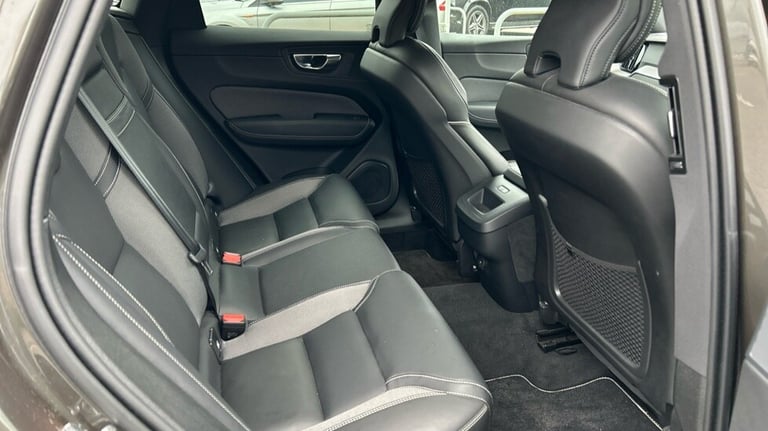 2021 Volvo XC60 R-Design, B5 AWD mild hybrid Estate Petrol Automatic