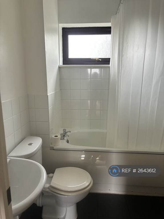 Studio flat in Highwoods, Colchester, CO4 (#2643612)