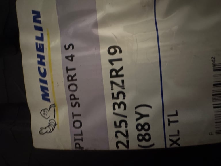 Michelin pilot sport 4s 225/35/R19