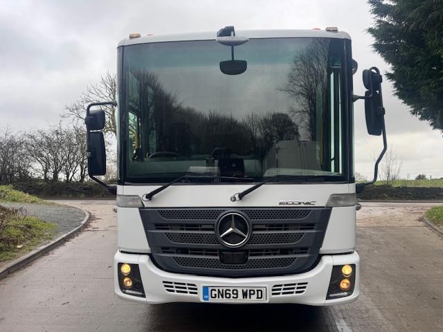 2019 69 Mercedes Econic 3235 E6 8x4 rear steer steel tipper epsilon crane & grab