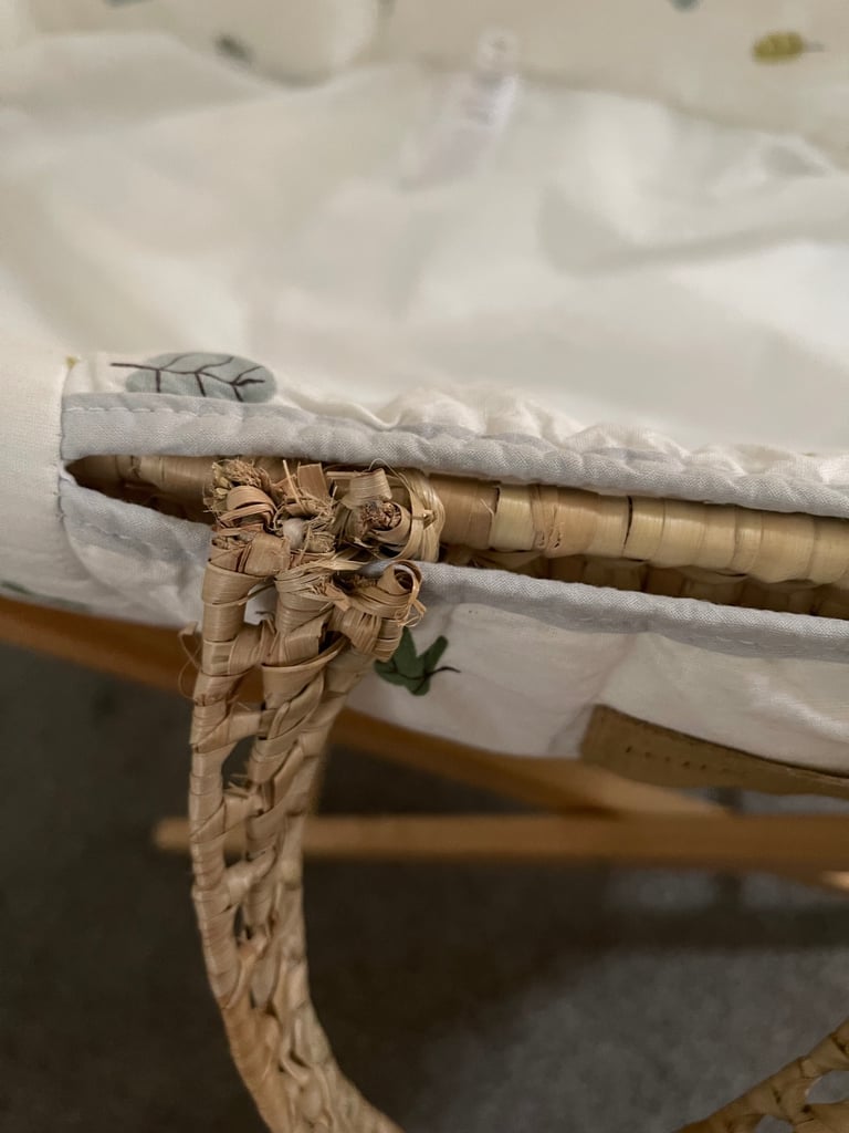 Moses basket and stand