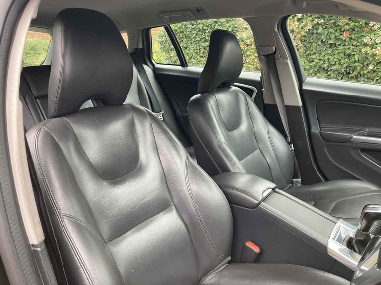 2016 65 Volvo V60 Cross Country 2.0 D4 190 LUX NAV, Manual, 4WD, S/S, Just £35 Tax!