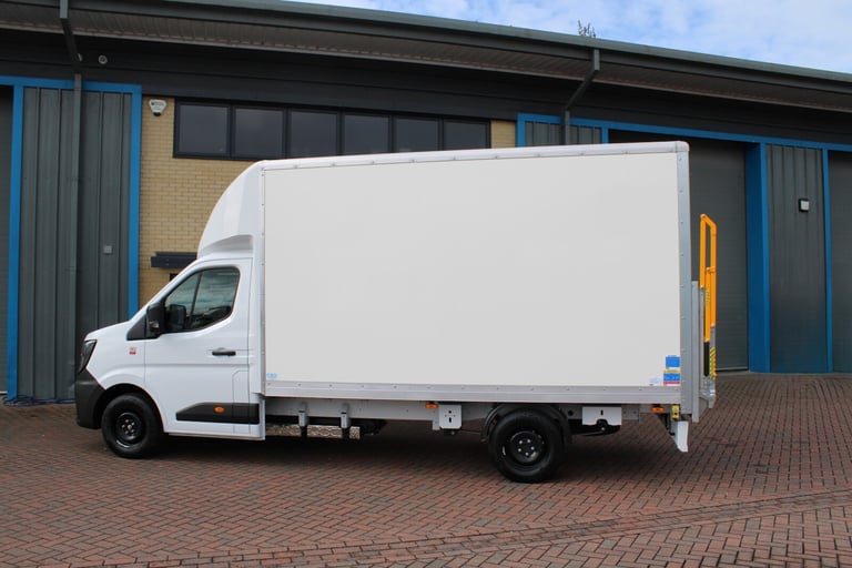 RENAULT MASTER ADVANCE 150BHP 4.1 METER LUTON VAN WITH TAIL LIFT BRAND NEW MODEL