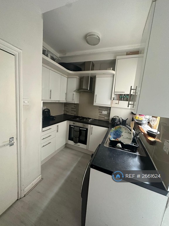 image for 1 bedroom in York Road, London, N11 (#2661624)