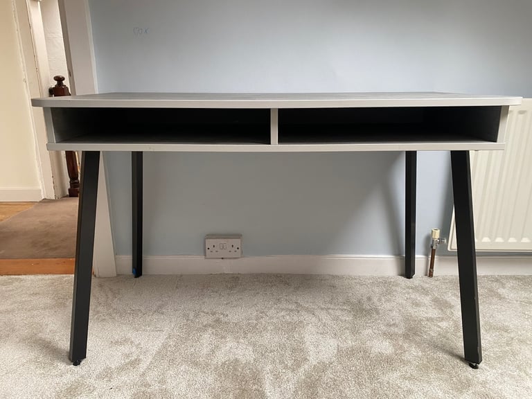 Desk- great condition