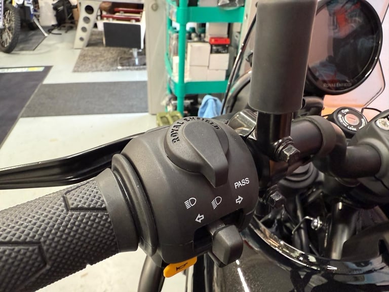 Royal Enfield HIMALAYAN 452