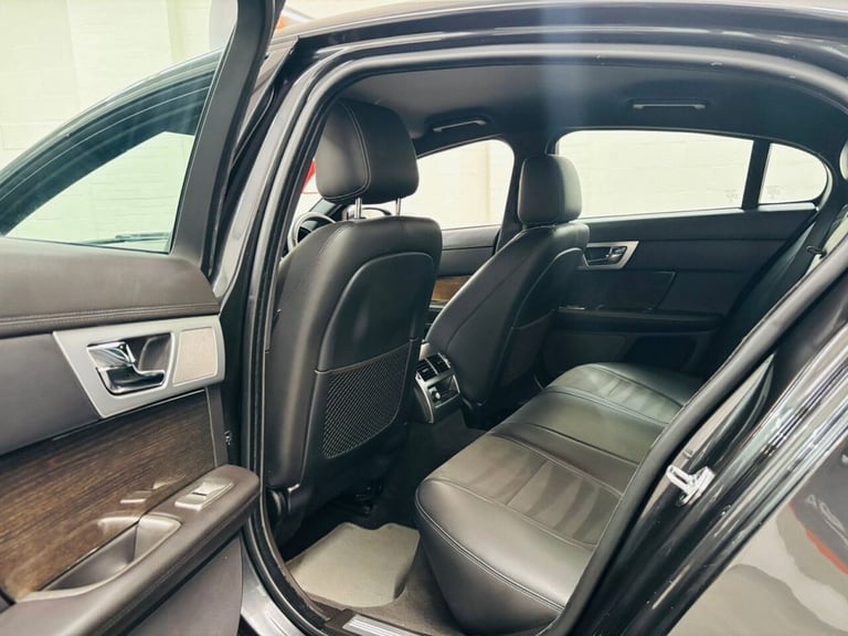 2014 Jaguar XF 2.2d [200] R-Sport 4dr Auto SALOON DIESEL Automatic