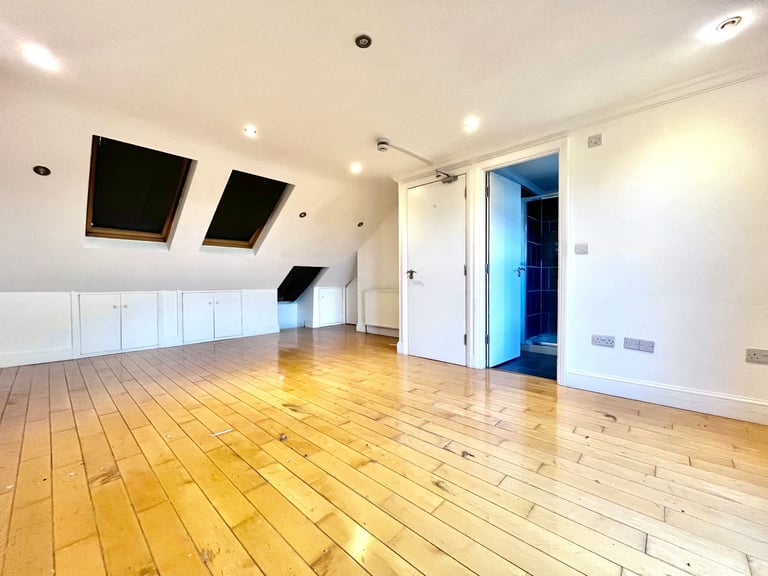 5 bed semi-detached house to rent The Vale, Cricklewood NW11 - Available Now