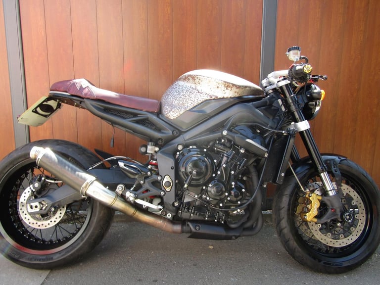Triumph Street Triple 675 R * CAFE RACER * ONLY 6840 MILES * WHEELS £2000 ££££ *