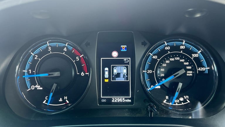 2024 Toyota Hilux 2.8 D-4D Invincible X Pickup Double Cab 4dr Diesel Auto 4WD Euro 6 (s/s) (2 PIC...