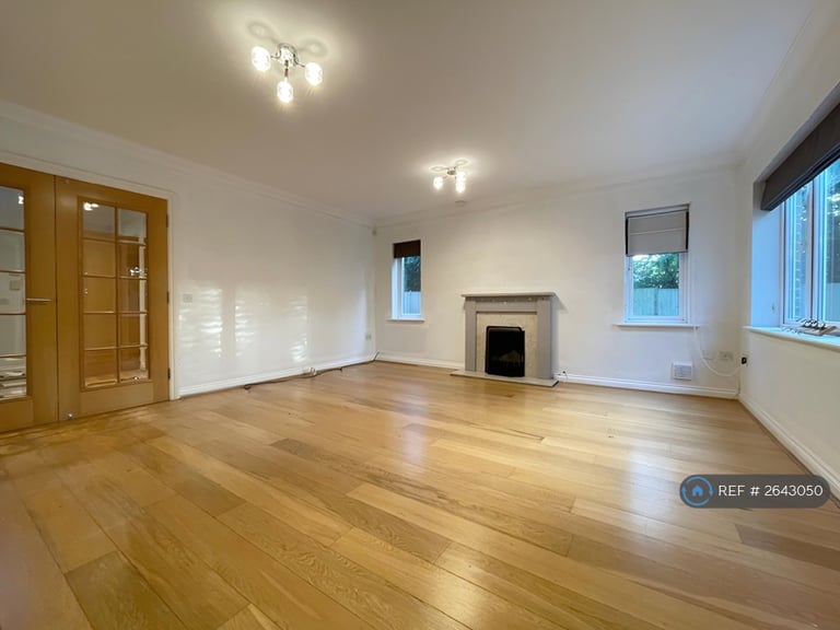 5 bedroom house in Willowmead Close, Runcton, Chichester, PO20 (5 bed) (#2643050)