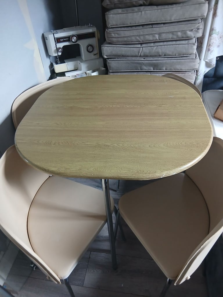4 leather chairs wooden top table £15