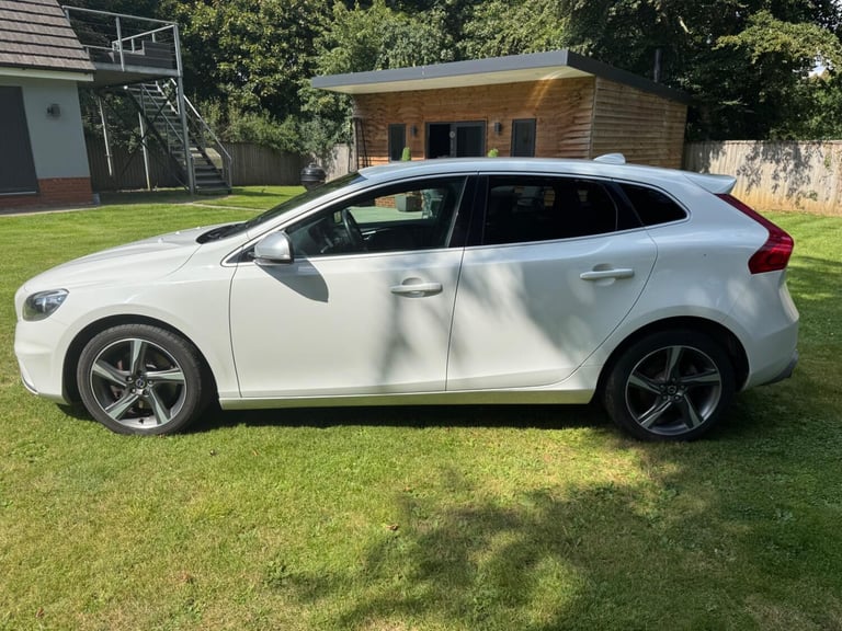 VOLVO V40 2.0 R-Design D4 2015
