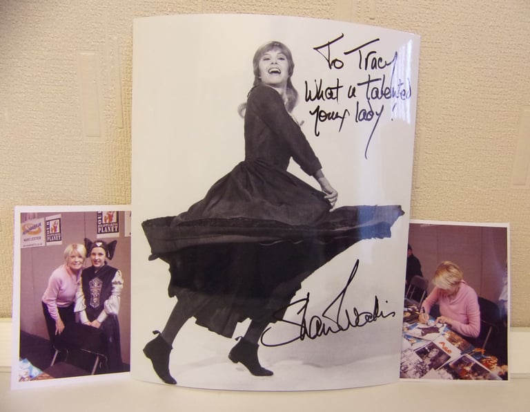 Shani Wallis (Nancy) Oliver tv musical autograph