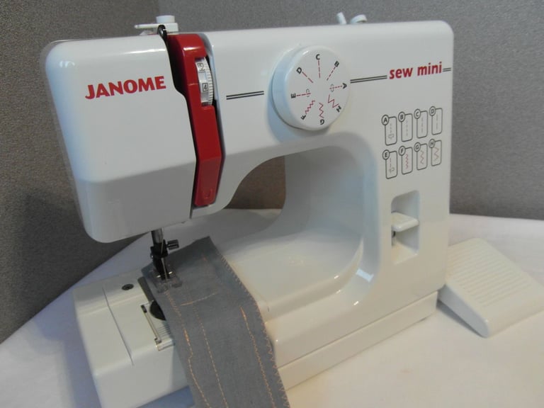 image for JANOME SEW MINI 525-GOOD STARTER MACHINE/SMALL JOBS-INSTRUCTIONS ETC.