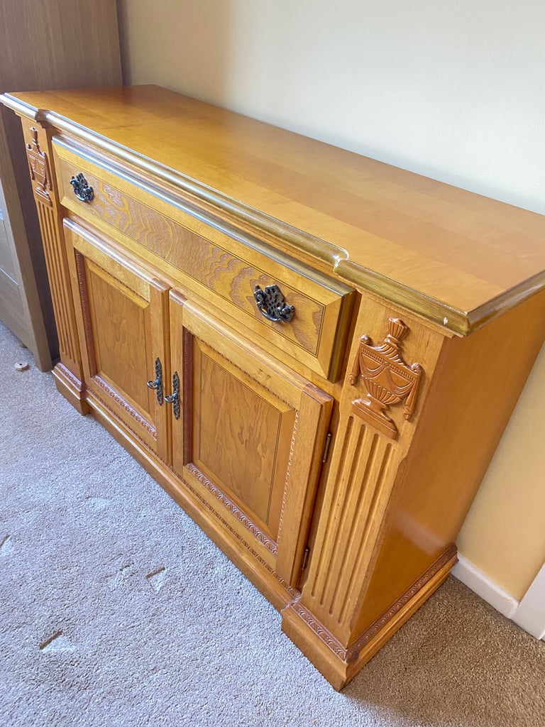 OAK SIDEABORD VGC - DELIVERY AVAILABLE 