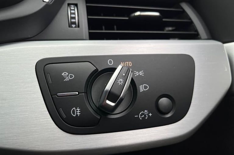 2019 Audi A4 40 TDI S Line 5dr S Tronic ** Paddle Shifters - Bluetooth / USB Connection Estate Di...