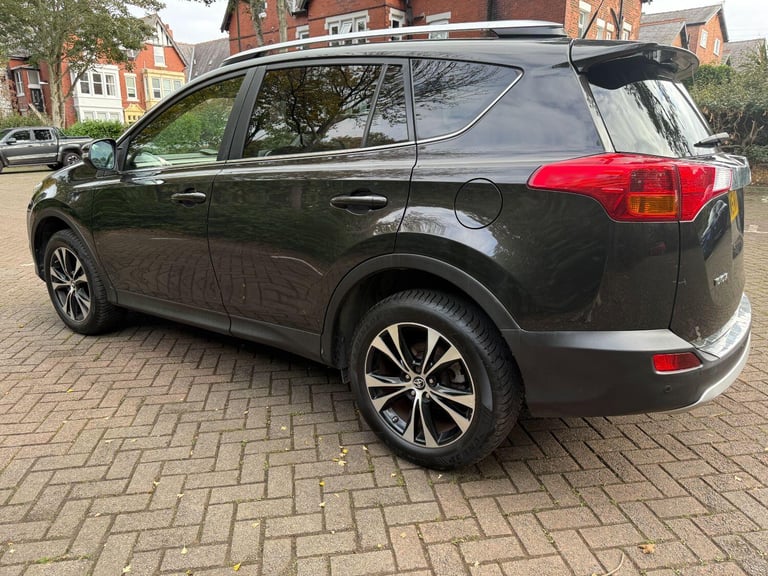 TOYOTA RAV4 2.0 D-4D Invincible 4x4 2015