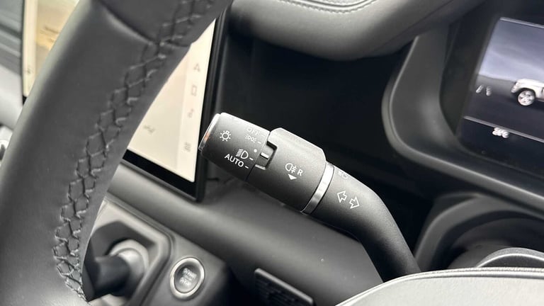 2025 Land Rover Defender 3.0 D250 X-Dynamic SE 90 3dr Auto ESTATE DIESEL Automatic