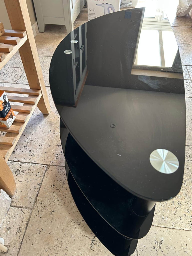 Immaculate heavy glass media/TV stand