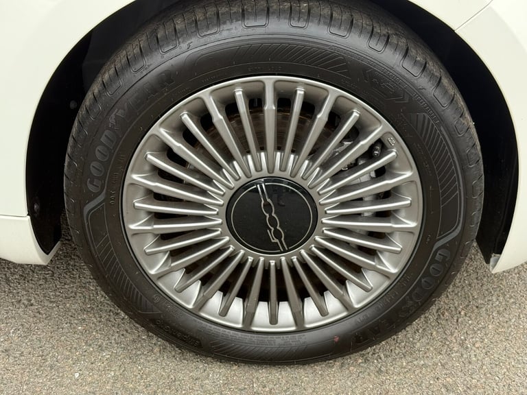 2024 Fiat 500 87kW Red 42kWh 3dr Auto Hatchback Electric Automatic