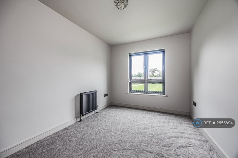 2 bedroom flat in Weevil Lane, Gosport, PO12 (2 bed) (#2655894)