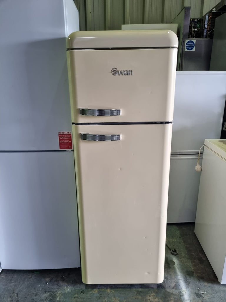 image for Swan fridge freezer