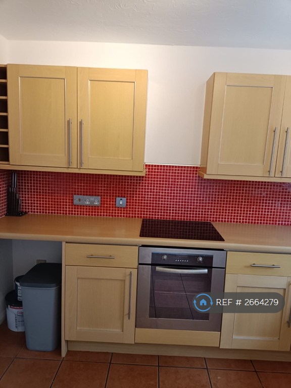 2 bedroom flat in Lindbergh Close, Newport, NP19 (2 bed) (#2664279)