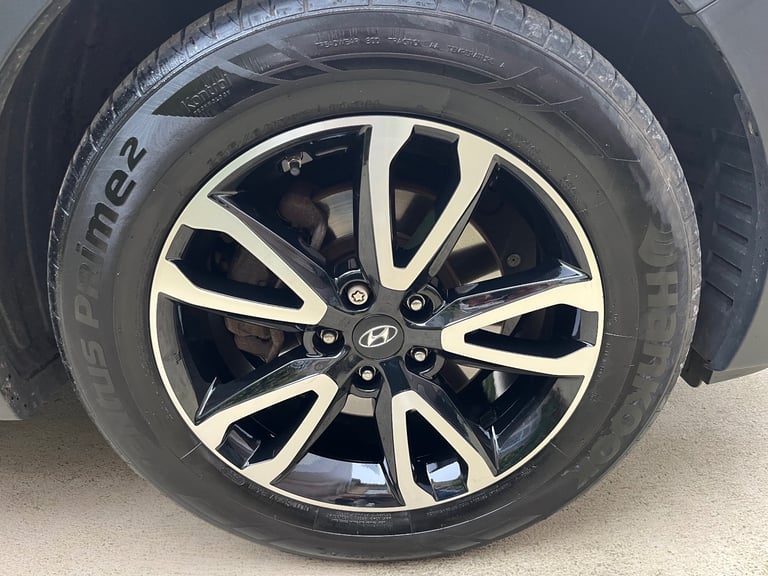 Hyundai, SANTA FE,Auto,tow bar, white, 4WD, FSH, new wheels, MOT & service! No advisory’s, 2014, 4X4