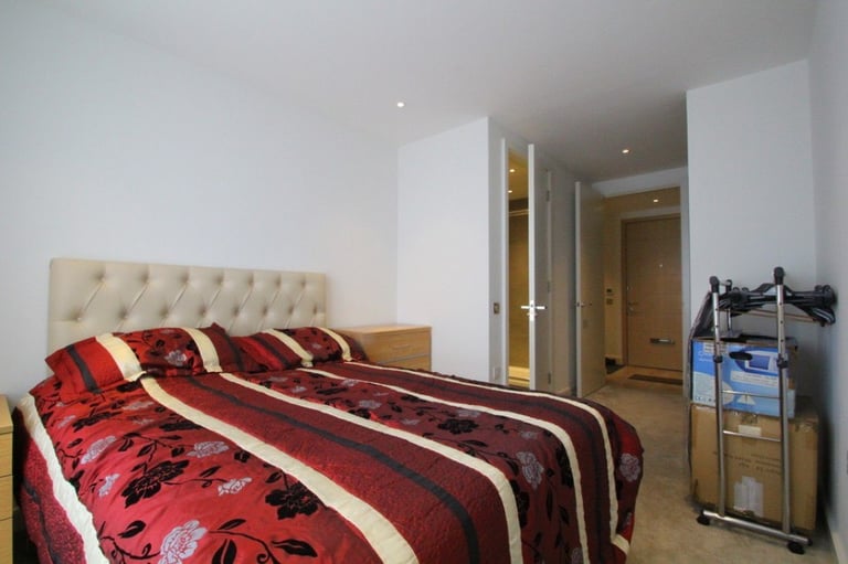 Chain Free! Hane Estate Agents offer a modern 2 bedroom 1st floor flat with a private balcony