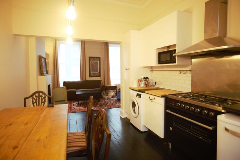 Impressive 3-bedroom maisonette available to rent in Portobello Road, W11