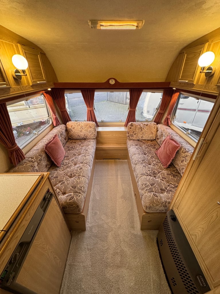 1998 Lunar Solar 465-5 Berth Caravan, Full Size Awning, Double Dinette Family Layout.