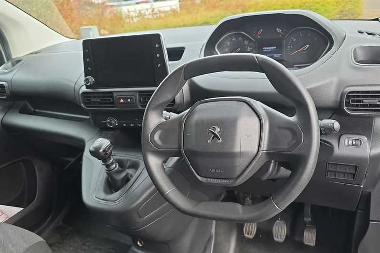 2023 Peugeot Partner 1000 1.5 BlueHDi 100 Professional Premium + Van PANEL VAN DIESEL Manual