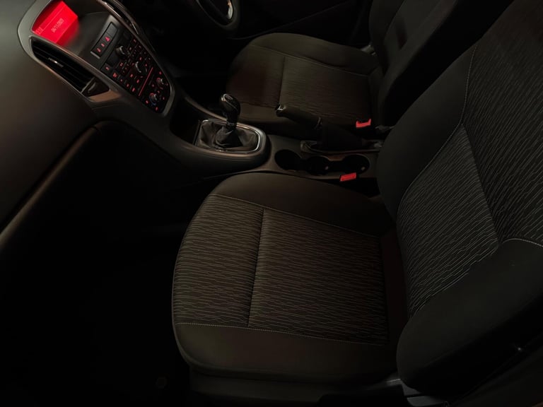 2014 Vauxhall Astra 1.4 16v Design Euro 5 5dr HATCHBACK Petrol Manual